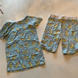 Little sleepies 9/10 short sleeve and shorts no stains or rips